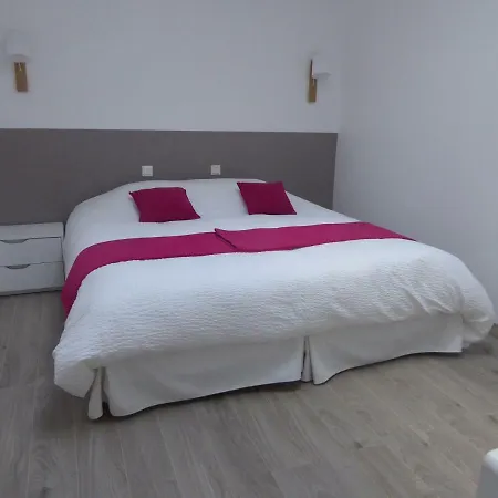 Holiday home La Vigneraie De Laura: Entre Vignes Et Chenes Sainte-Colombe (Gironde)